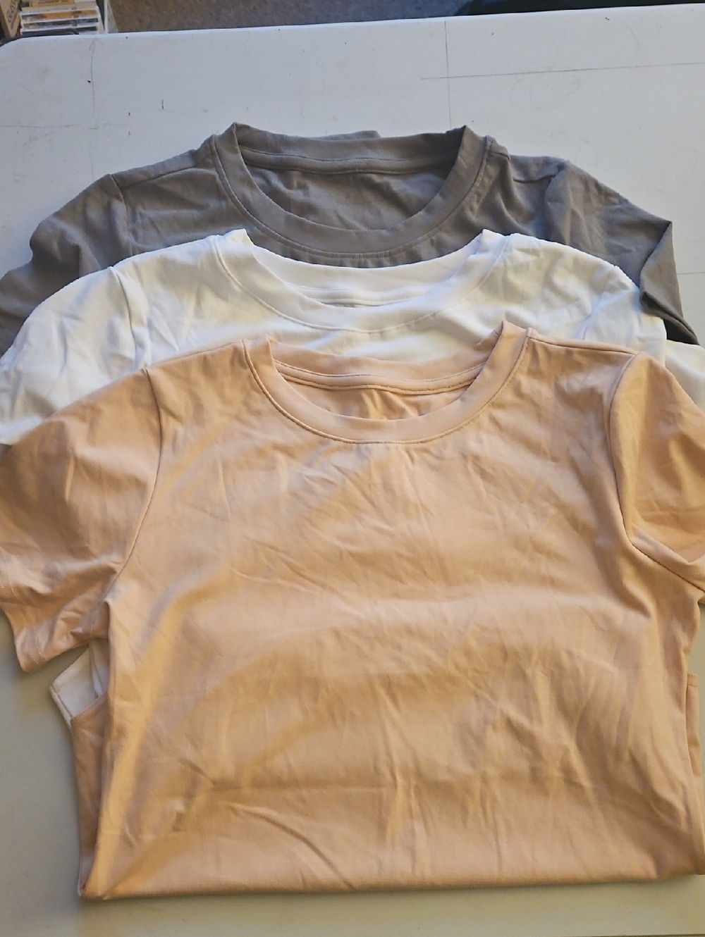 Set of 3 Crewneck Tee Shirts - Green, White & Taupe